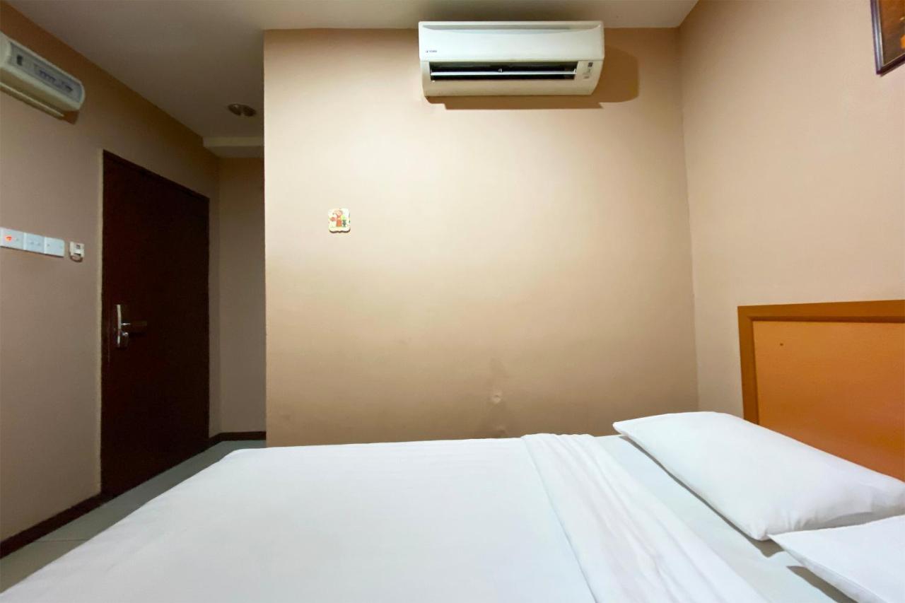โอโย 90108 โฮเทล คายา Hotel โกตาคินาบาลู ภายนอก รูปภาพ