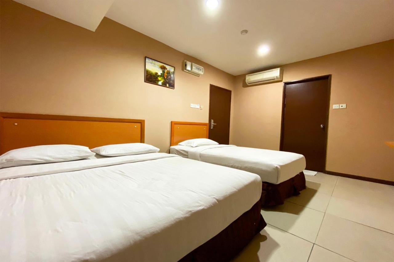 โอโย 90108 โฮเทล คายา Hotel โกตาคินาบาลู ภายนอก รูปภาพ