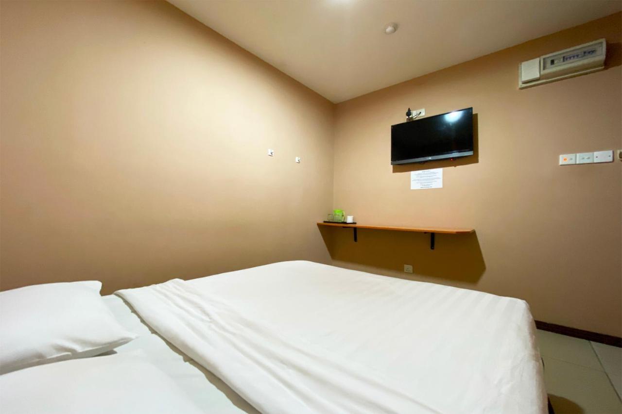 โอโย 90108 โฮเทล คายา Hotel โกตาคินาบาลู ภายนอก รูปภาพ