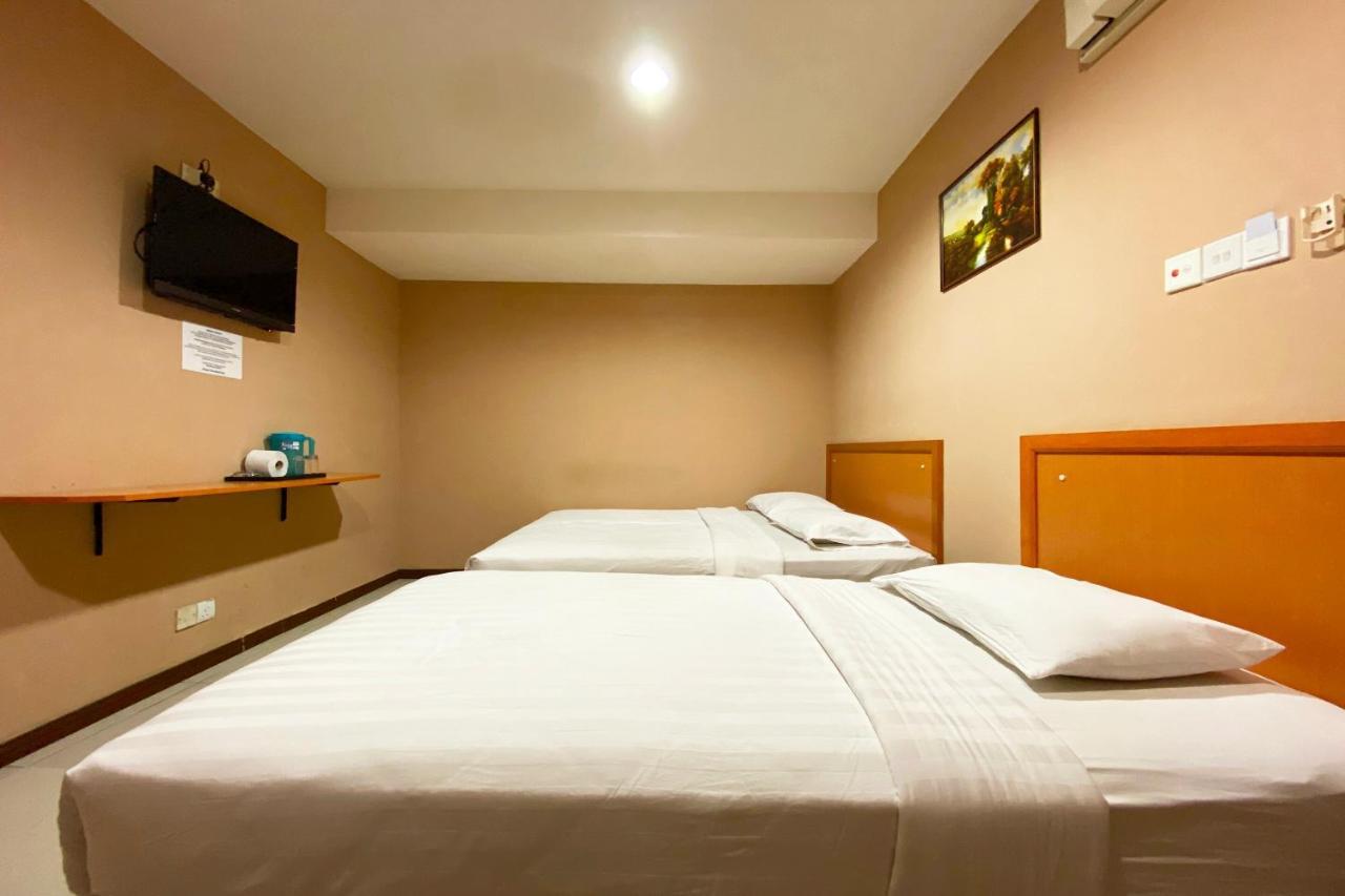 โอโย 90108 โฮเทล คายา Hotel โกตาคินาบาลู ภายนอก รูปภาพ