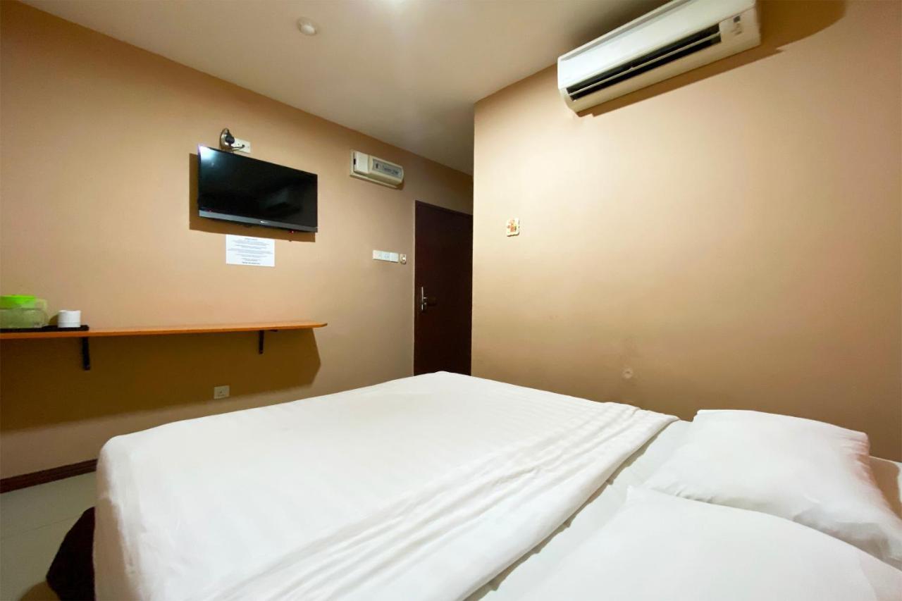 โอโย 90108 โฮเทล คายา Hotel โกตาคินาบาลู ภายนอก รูปภาพ